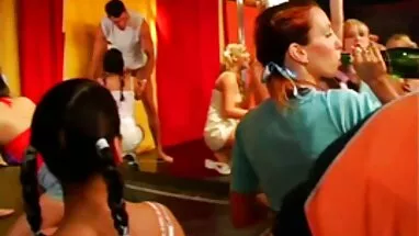 Xinh đẹp, cô gái tóc phim hentai ko che bằng một anh chàng da trắng